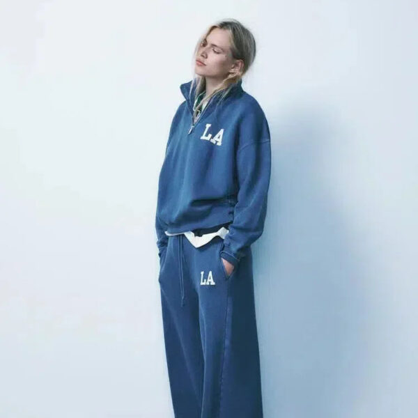 Damaris – Sweatshirt mit halbem Reißverschluss und Hose mit Umschlägen – LA-Lounge-Set